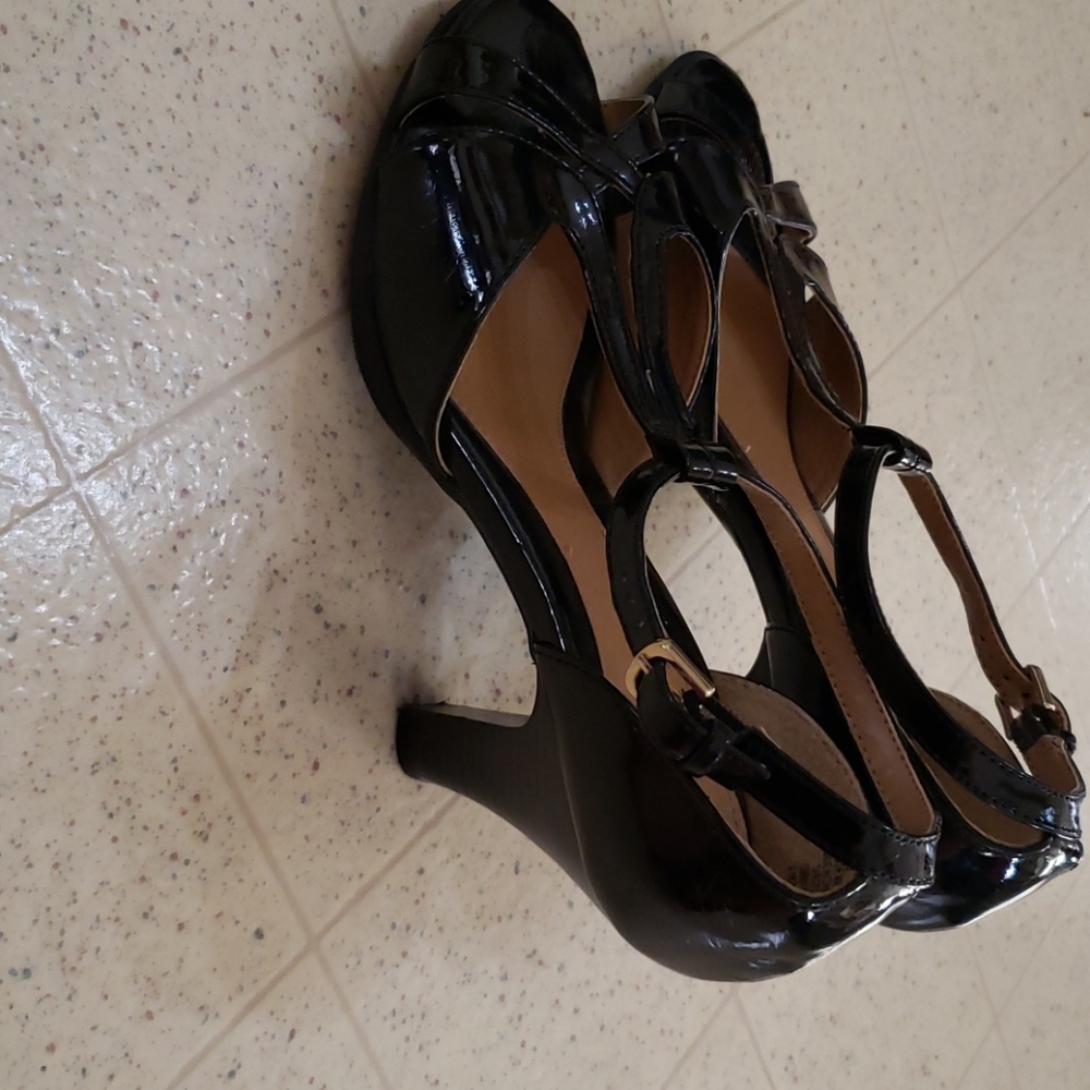 Black strappy heels, 3" heel